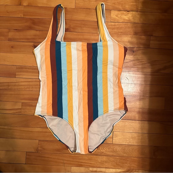 Joe Fresh One Piece Swimsuit - Picture 1 of 2